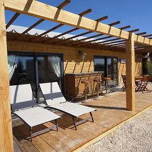 https://gites-equestres-les-cabanes-de-cambon-saintes-maries-de-la-mer.fr-provencehotel.com