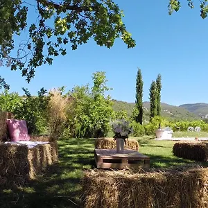 https://la-fontaine-des-noyers.fr-provencehotel.com