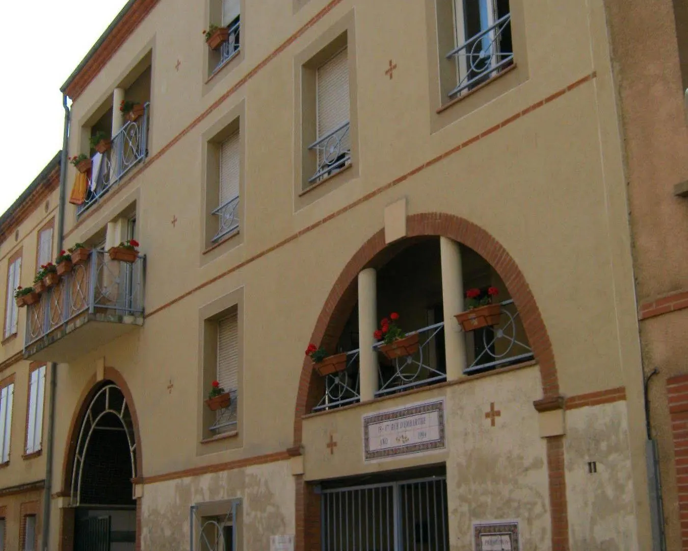 La Petite Auberge de Saint-Sernin Toulouse Hostel
